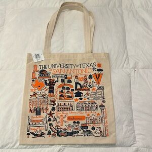 UTSA canvas bag.